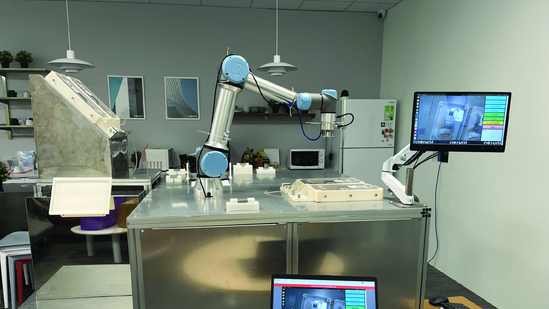 Collaborative Robot for Biotech Factories